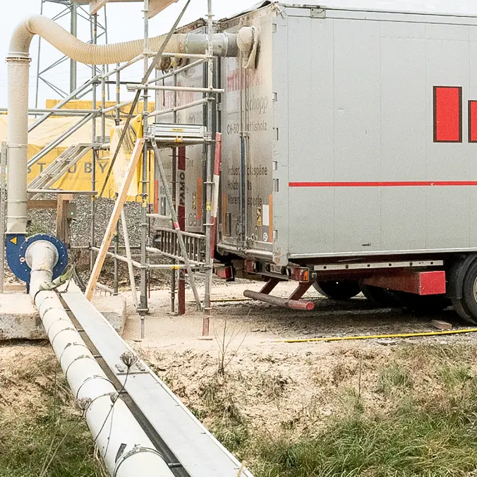 Füllstandsmessung Hobelspäne und Sägemehl in LKW-Auflieger (95m3)